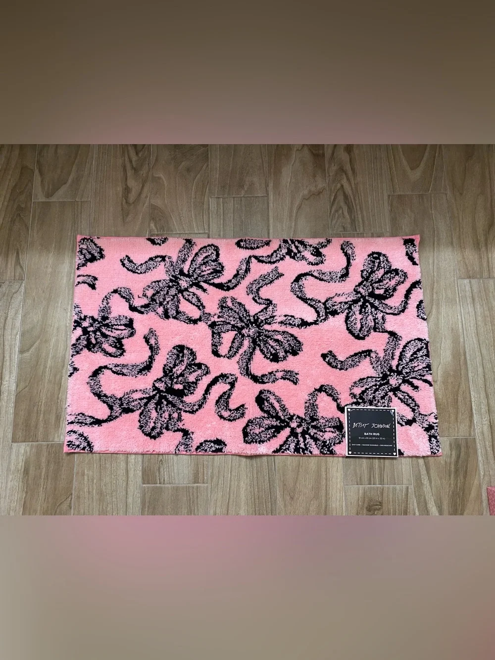 Betsey Johnson ❤️So soft Bow pattern Bath Rug Pink 20x32” New